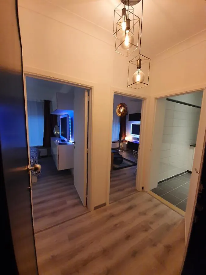 Cosy Corner In Quiet Suburb - All Cars Allowed Antwerp Apartment